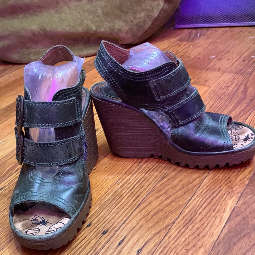 Vintage Fly London wedge buckle / Velcro sandals